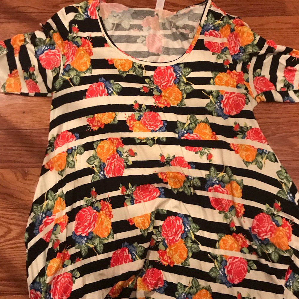 Lularoe Perfect Tee - image 1